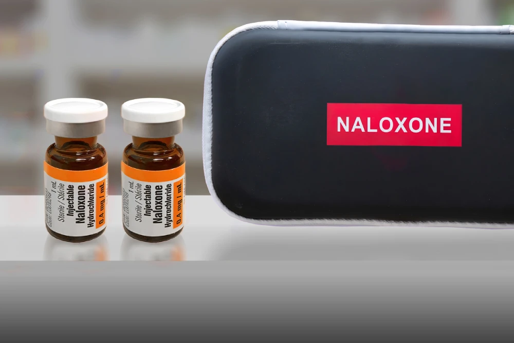 naloxone kit available at pharmacies in Canada