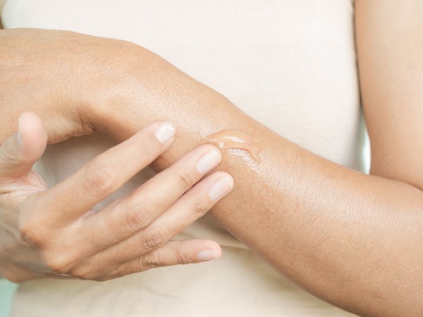 Aloe Vera Gel 101 - Uses, Benefits and Precautions (2026)